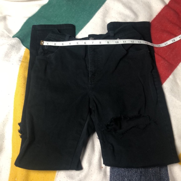 3/40$ Gloria Vanderbilt | Black Distressed Ripped Jeans - Picture 4 of 6